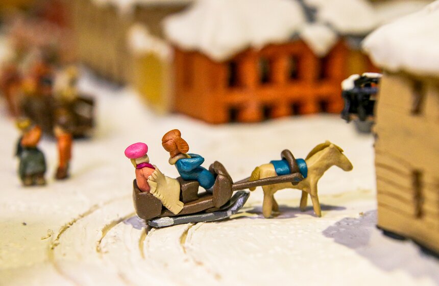 Пластилиновая выставка Алексея Микулина проходит в галерее Измайлово 5 фото