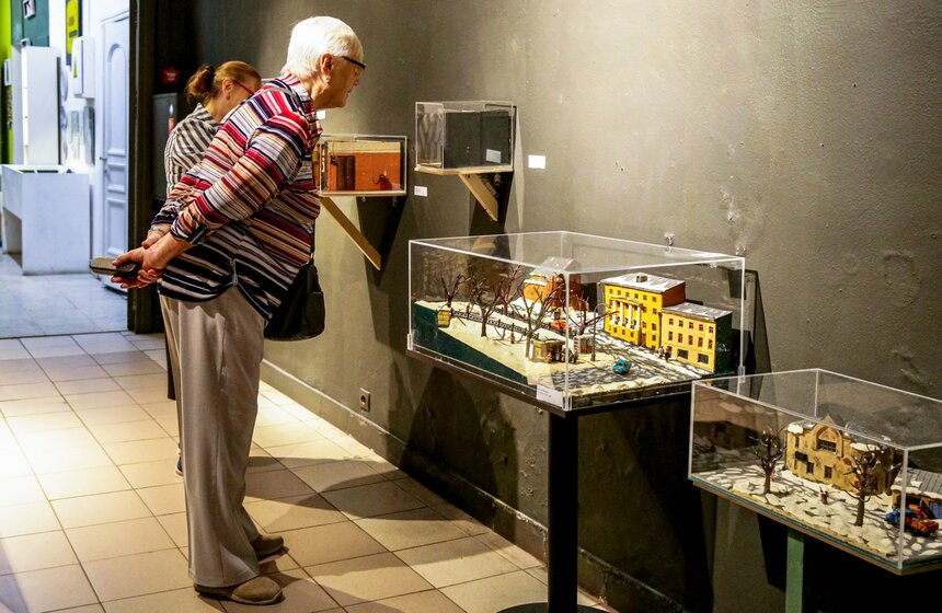 Пластилиновая выставка Алексея Микулина проходит в галерее Измайлово 16 фото