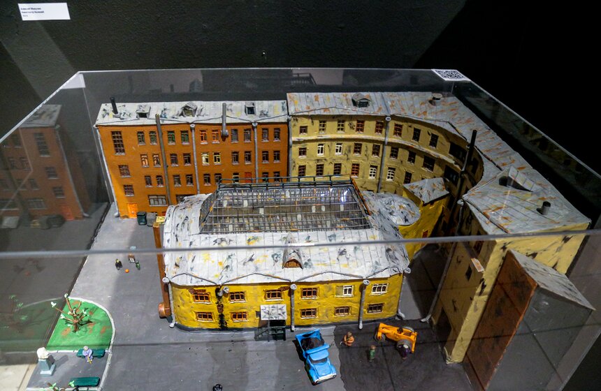 Пластилиновая выставка Алексея Микулина проходит в галерее Измайлово 4 фото