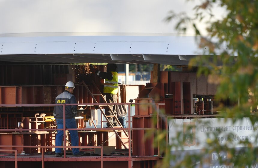 Завершена установка моста между островом Балчуг и Парком Горького 10 фото