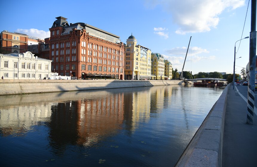 Завершена установка моста между островом Балчуг и Парком Горького 8 фото