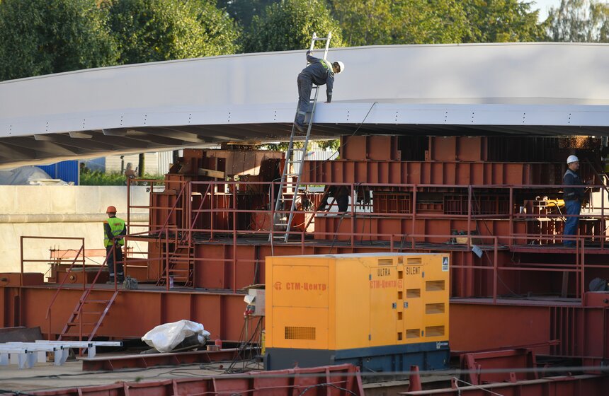 Завершена установка моста между островом Балчуг и Парком Горького 12 фото