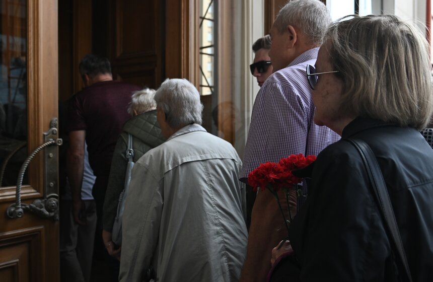 Церемония прощания с Николаем Добронравовым прошла в Москве 13 фото