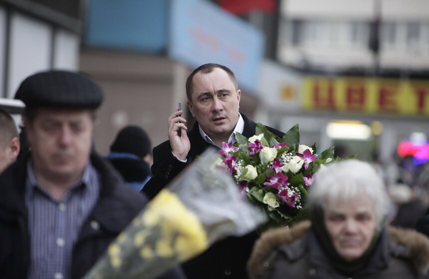 Мужчины готовятся поздравить своих любимых с 8 марта 10 фото