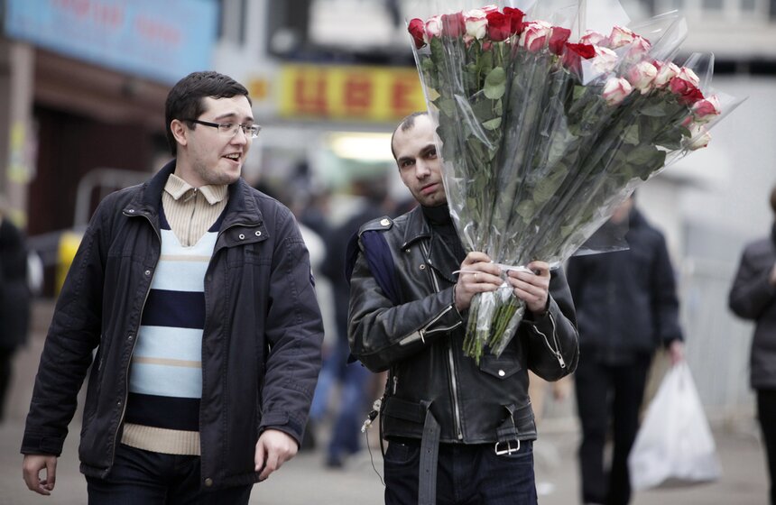 Мужчины готовятся поздравить своих любимых с 8 марта 16 фото