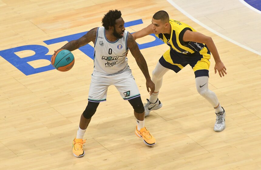 Турецкий "Фенербахче" занял третье место в Суперкубке Единой лиги ВТБ 7 фото