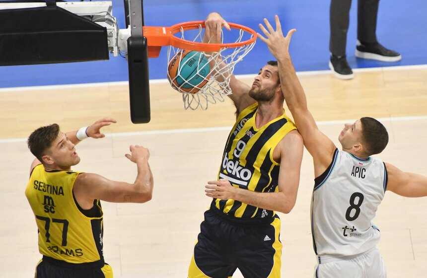 Турецкий "Фенербахче" занял третье место в Суперкубке Единой лиги ВТБ 13 фото