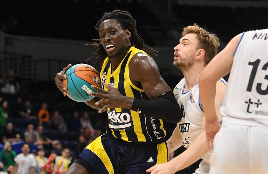 Турецкий "Фенербахче" занял третье место в Суперкубке Единой лиги ВТБ 21 фото