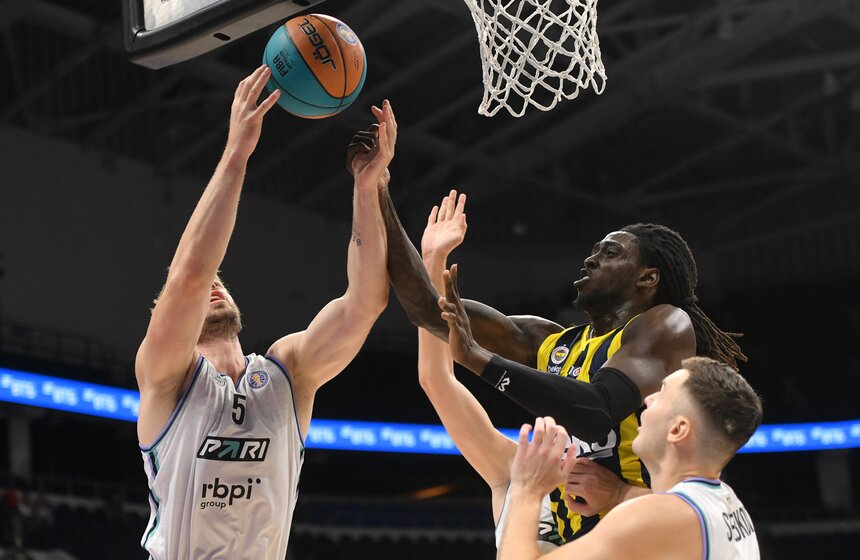 Турецкий "Фенербахче" занял третье место в Суперкубке Единой лиги ВТБ 11 фото