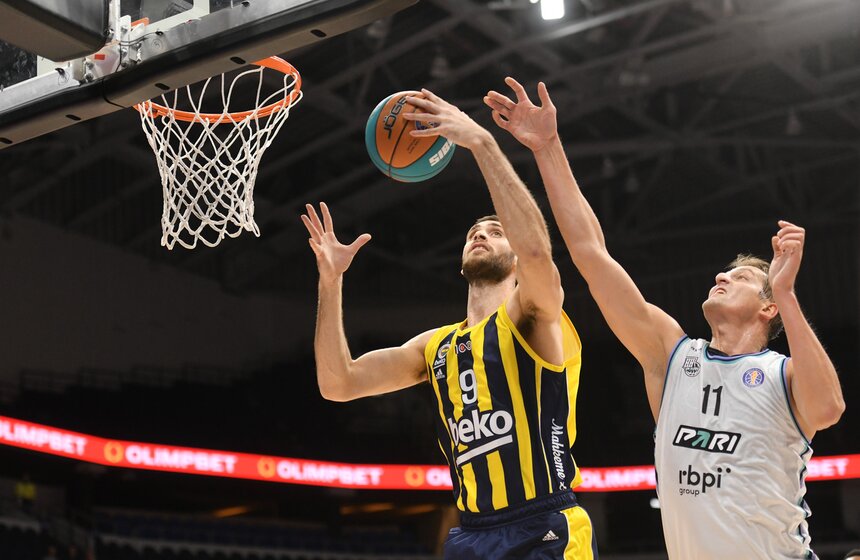 Турецкий "Фенербахче" занял третье место в Суперкубке Единой лиги ВТБ 2 фото