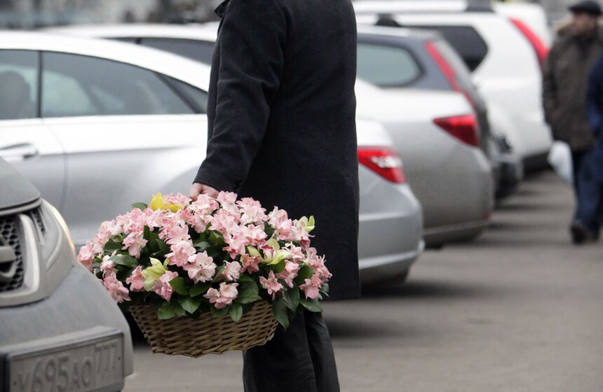 Мужчины готовятся поздравить своих любимых с 8 марта 22 фото