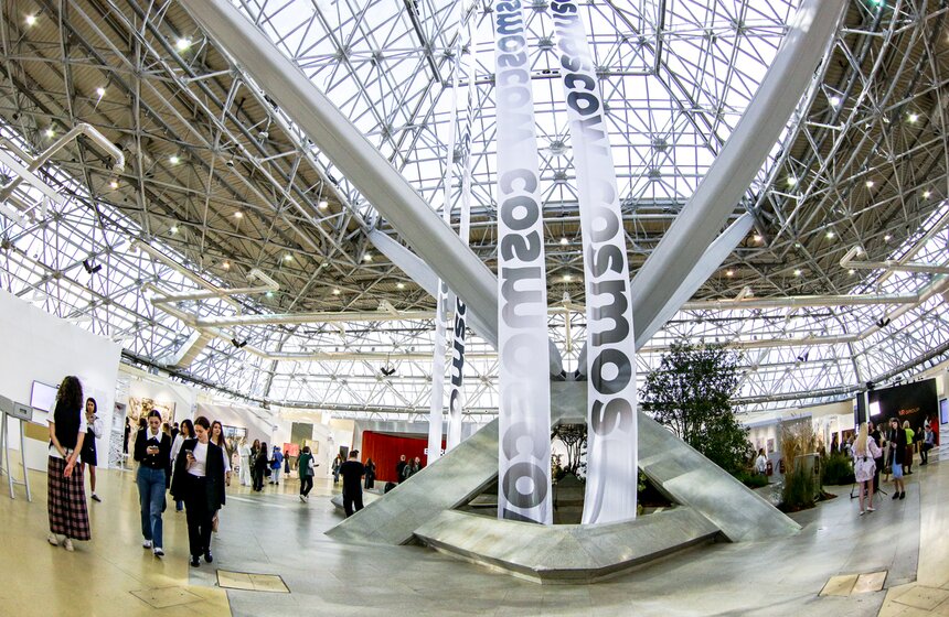 Ярмарка современного искусства Cosmoscow проходит в Экспоцентре 25 фото