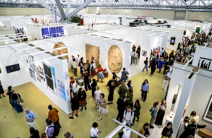 Ярмарка современного искусства Cosmoscow проходит в Экспоцентре 1 фото