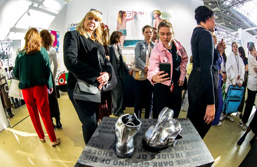 Ярмарка современного искусства Cosmoscow проходит в Экспоцентре 19 фото