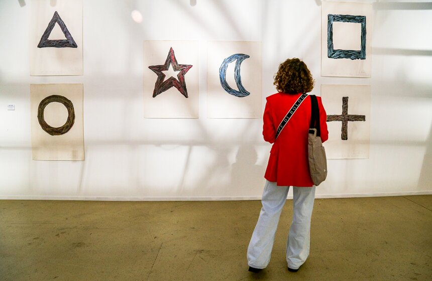 Ярмарка современного искусства Cosmoscow проходит в Экспоцентре 5 фото