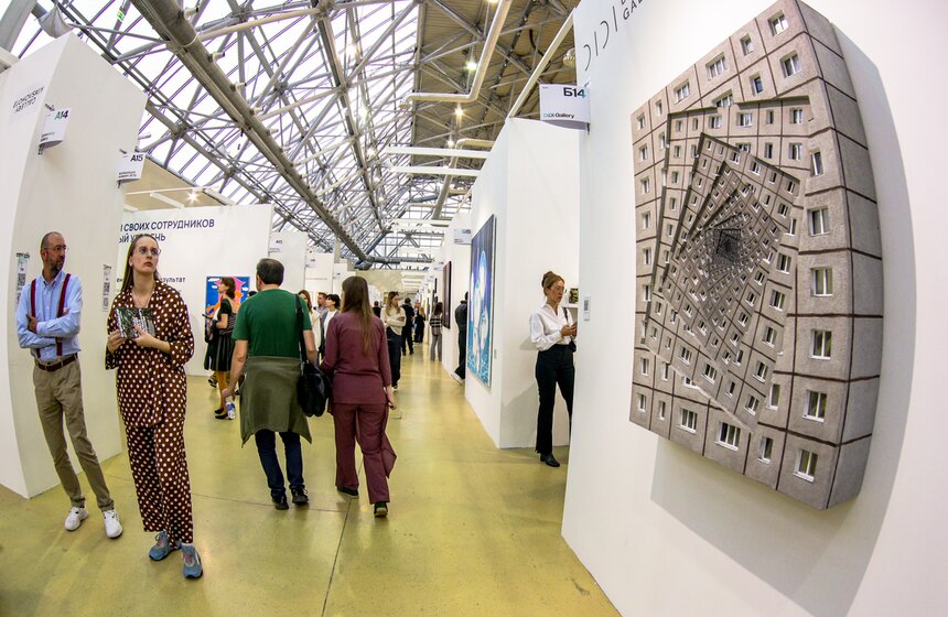 Ярмарка современного искусства Cosmoscow проходит в Экспоцентре 21 фото