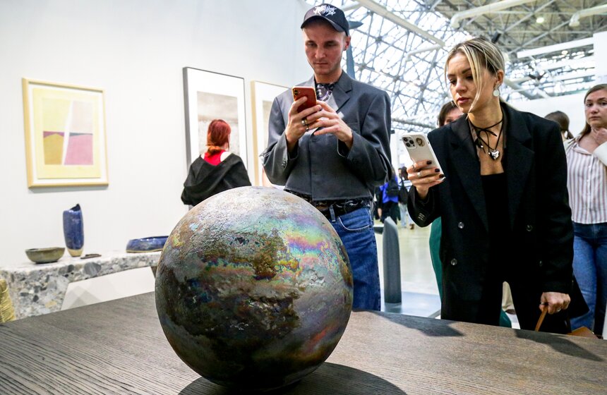 Ярмарка современного искусства Cosmoscow проходит в Экспоцентре 4 фото