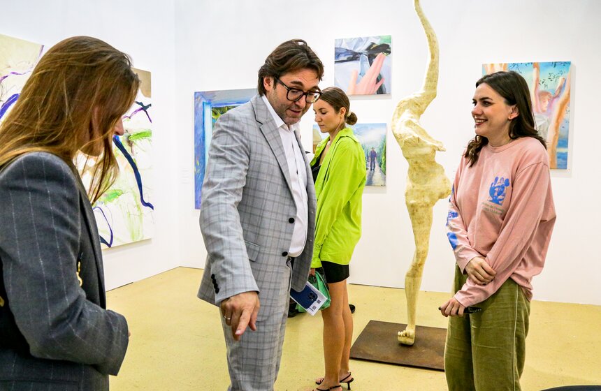 Ярмарка современного искусства Cosmoscow проходит в Экспоцентре 2 фото