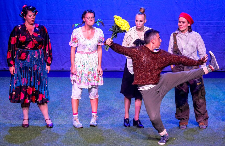 Спектакль Егора Дружинина "Всюду жизнь!" прошел в Доме музыки 6 фото