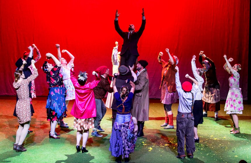 Спектакль Егора Дружинина "Всюду жизнь!" прошел в Доме музыки 14 фото