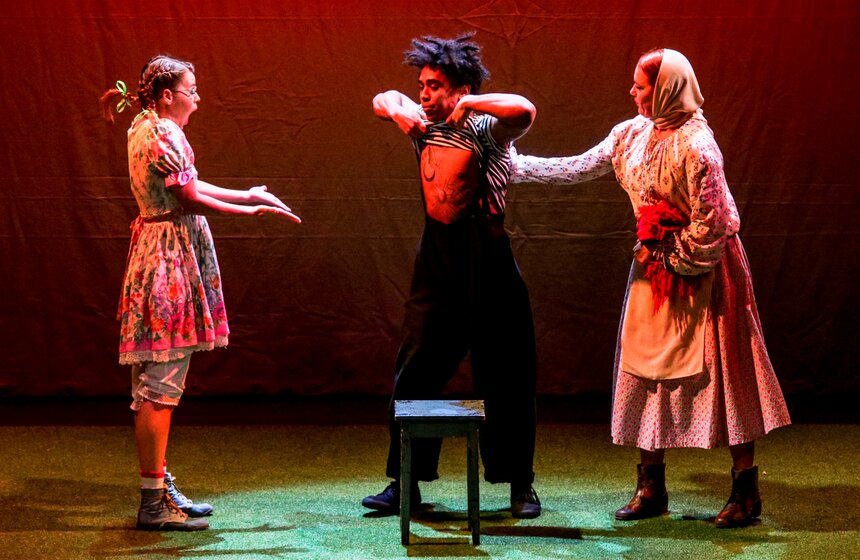 Спектакль Егора Дружинина "Всюду жизнь!" прошел в Доме музыки 4 фото