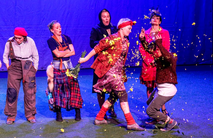 Спектакль Егора Дружинина "Всюду жизнь!" прошел в Доме музыки 8 фото