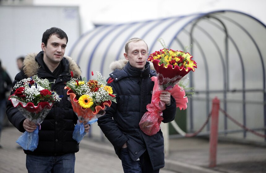 Мужчины готовятся поздравить своих любимых с 8 марта 25 фото