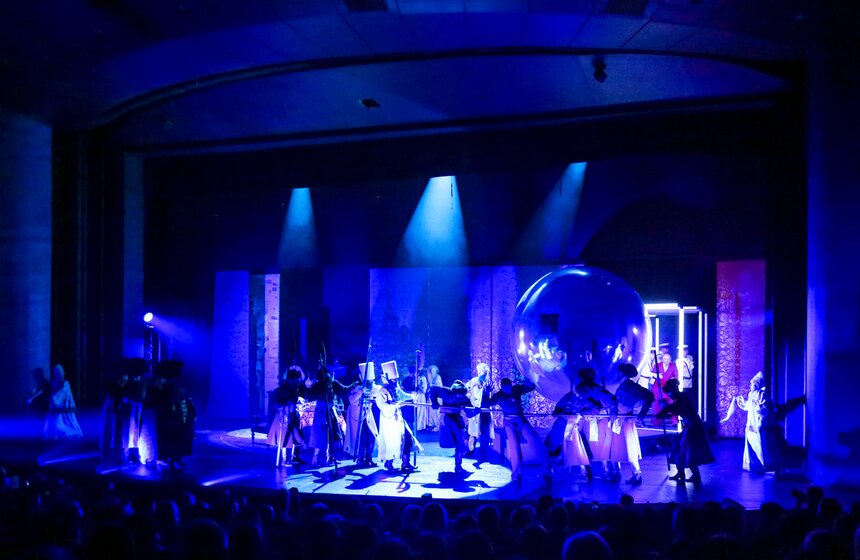 Театр Сатиры открыл 100-й сезон премьерой "Иван Васильевич" 24 фото