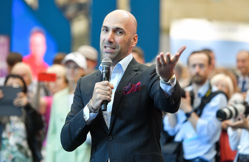 В Гостином Дворе провели бракосочетания в рамках МУФ 18 фото