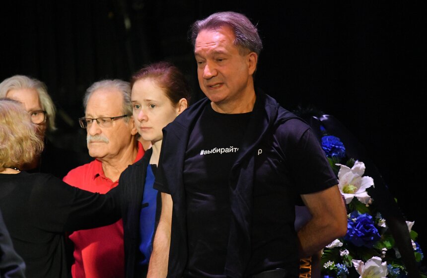 Прощание с народным артистом РФ Игорем Ясуловичем завершилось в столице 18 фото