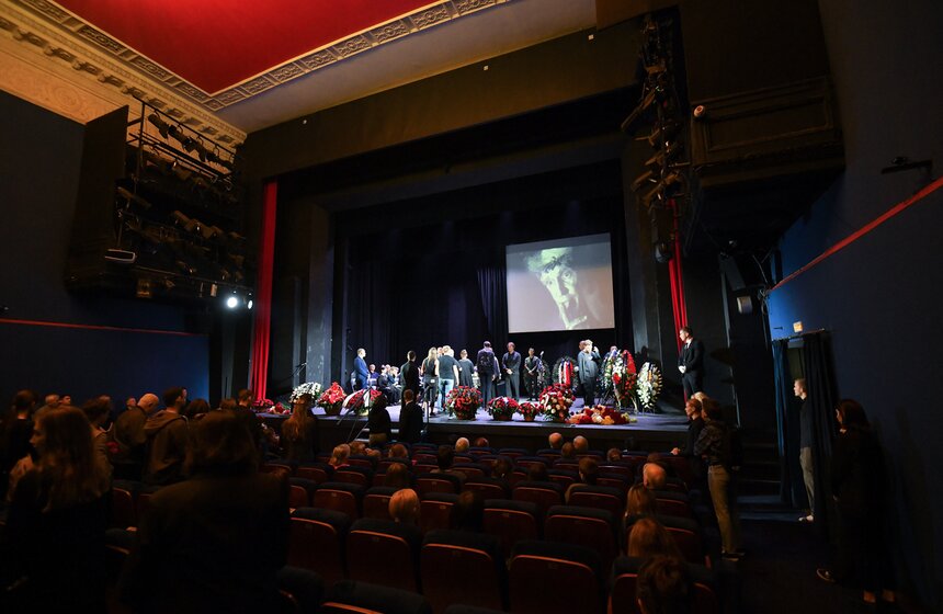 Прощание с народным артистом РФ Игорем Ясуловичем завершилось в столице 10 фото