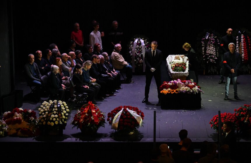 Прощание с народным артистом РФ Игорем Ясуловичем завершилось в столице 23 фото