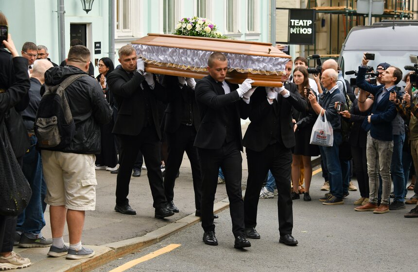 Прощание с народным артистом РФ Игорем Ясуловичем завершилось в столице 26 фото