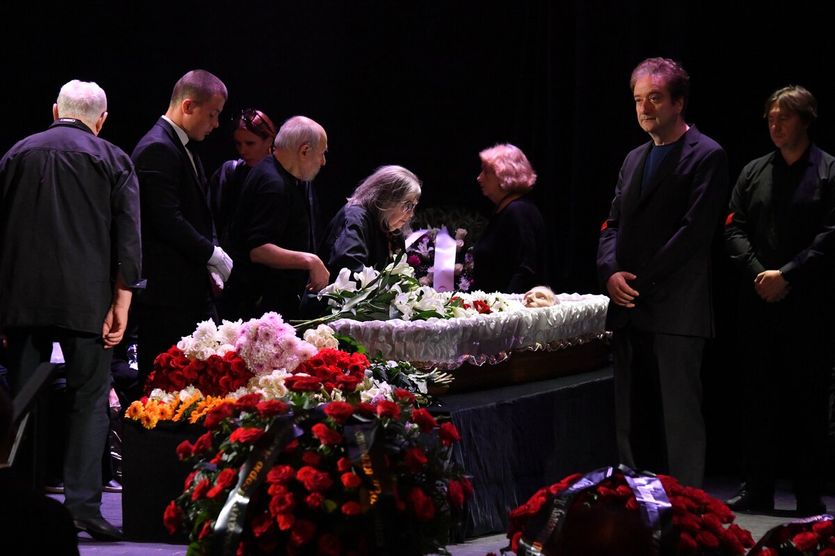 Прощание с игорем. Похороны Игоря Ясуловича. Могила Игоря Ясуловича.