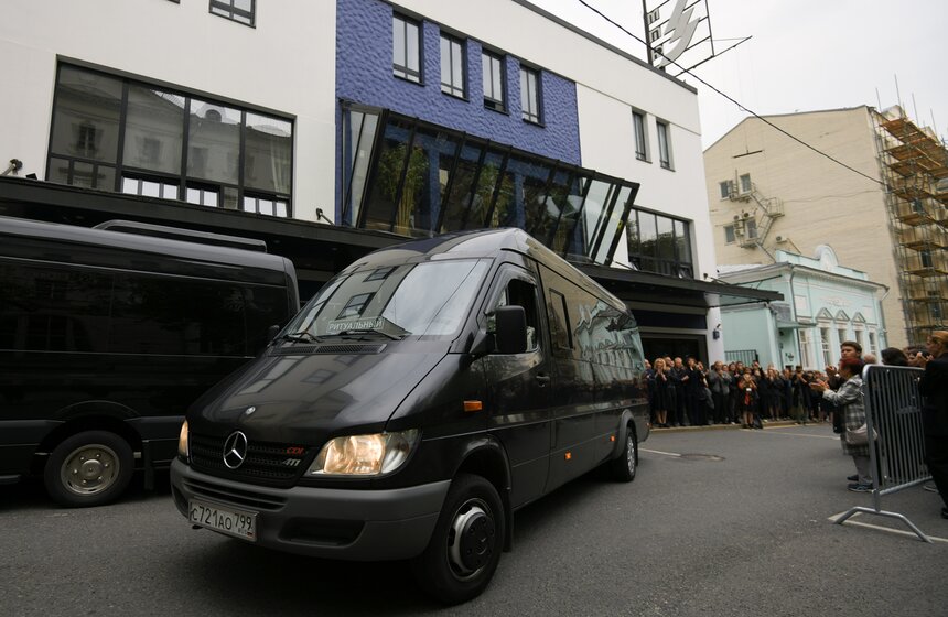 Прощание с народным артистом РФ Игорем Ясуловичем завершилось в столице 31 фото