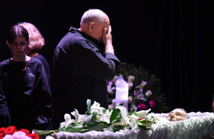 Прощание с народным артистом РФ Игорем Ясуловичем завершилось в столице 7 фото