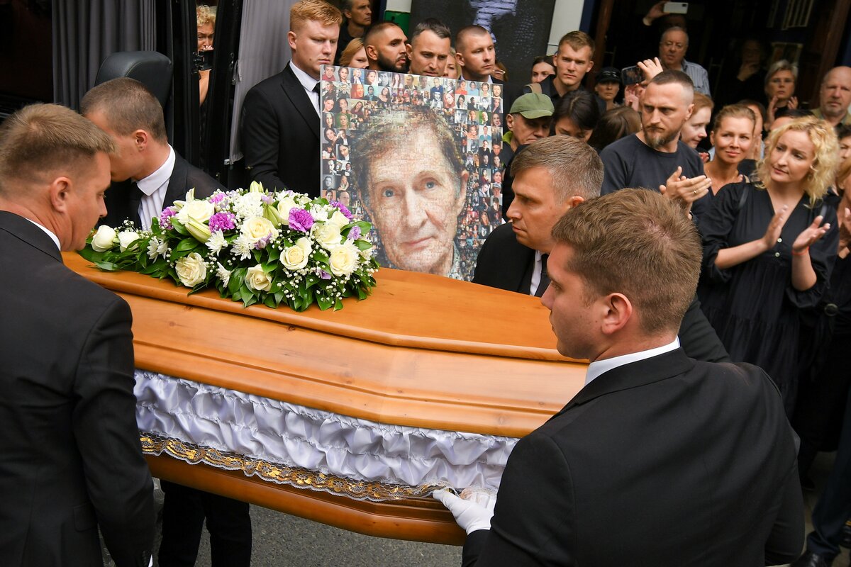 Прощание с павлом. Похороны Игоря Ясуловича. Прощание с Ясуловичем фото.