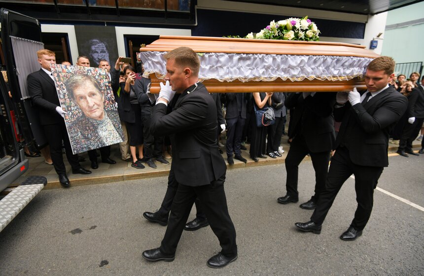 Прощание с народным артистом РФ Игорем Ясуловичем завершилось в столице 27 фото