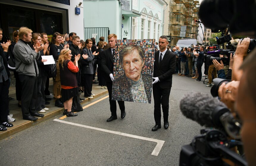 Прощание с народным артистом РФ Игорем Ясуловичем завершилось в столице 24 фото