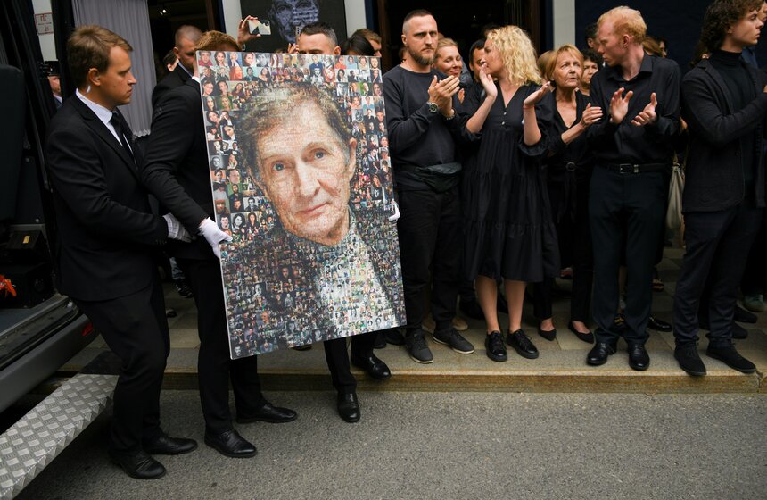 Прощание с народным артистом РФ Игорем Ясуловичем завершилось в столице 25 фото