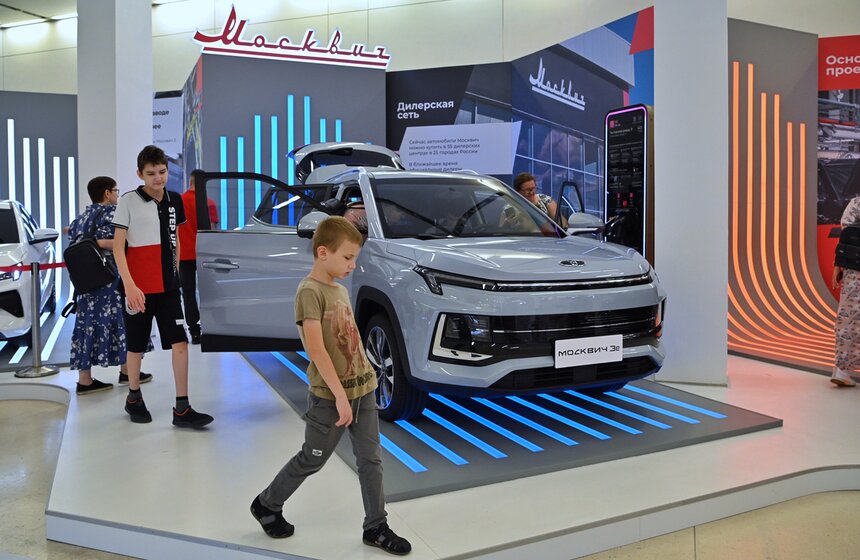 Экспозицию "Аллея славы Москвича" представили на выставке "Станция Манеж" МУФ-2023 2 фото