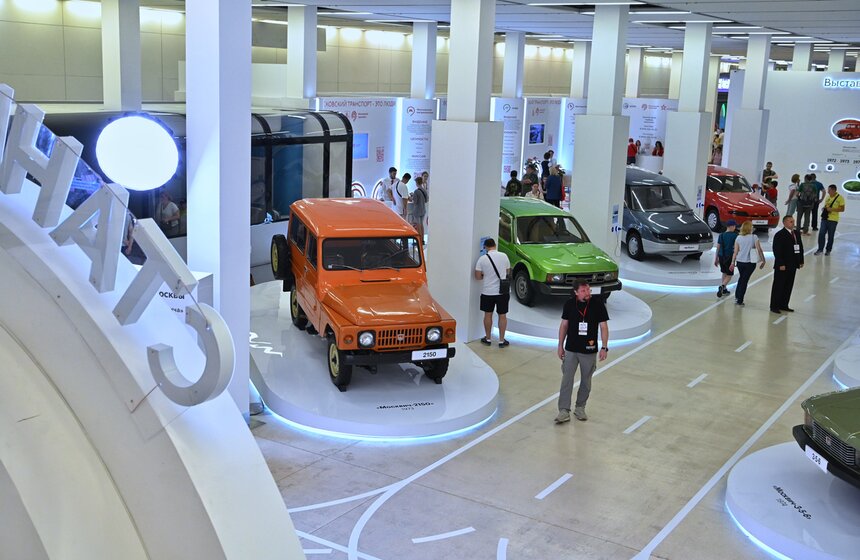 Экспозицию "Аллея славы Москвича" представили на выставке "Станция Манеж" МУФ-2023 1 фото