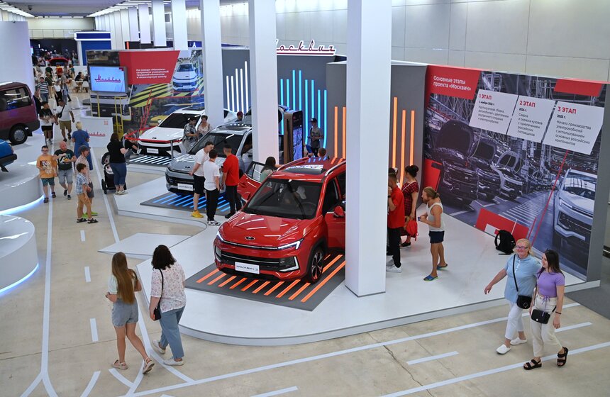 Экспозицию "Аллея славы Москвича" представили на выставке "Станция Манеж" МУФ-2023 13 фото