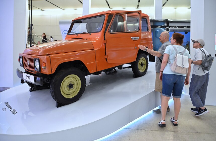 Экспозицию "Аллея славы Москвича" представили на выставке "Станция Манеж" МУФ-2023 8 фото