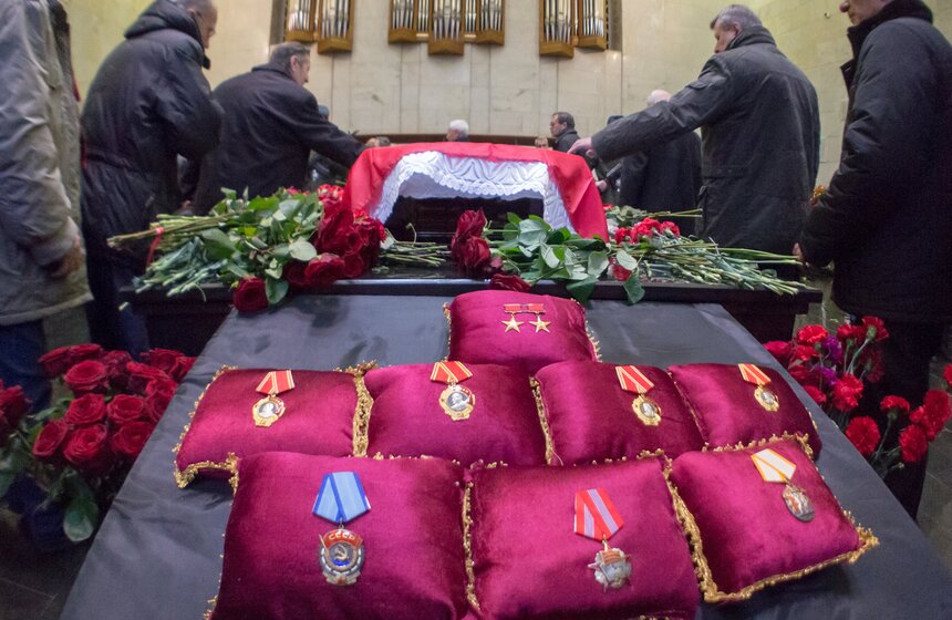 Авиаконструктора Ростислава Белякова проводили в последний путь 7 фото