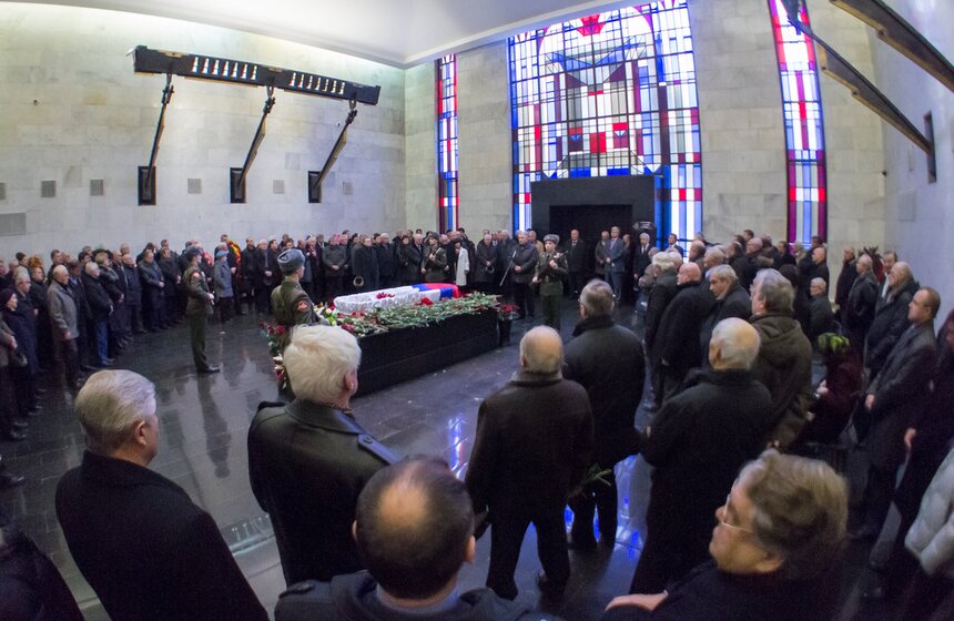 Авиаконструктора Ростислава Белякова проводили в последний путь 12 фото