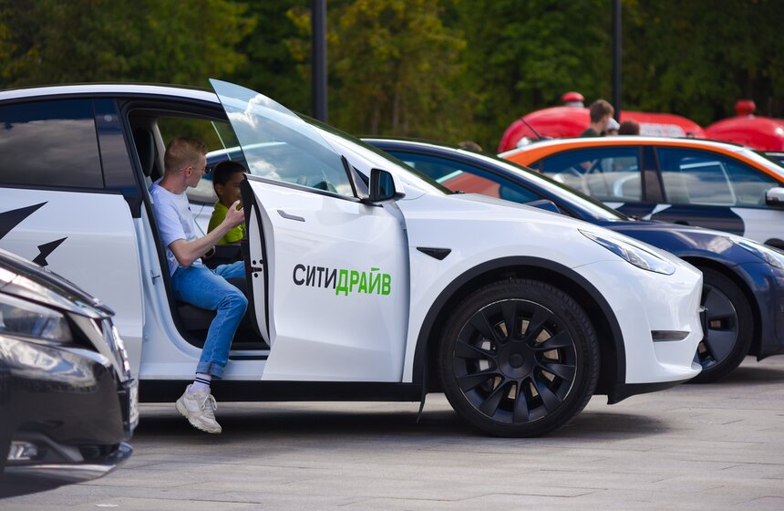 Выставка в честь Дня каршеринга состоялась на Северном речном вокзале 12 фото