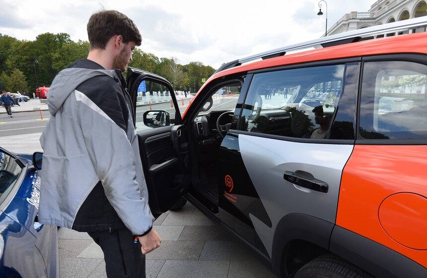 Выставка в честь Дня каршеринга состоялась на Северном речном вокзале 14 фото