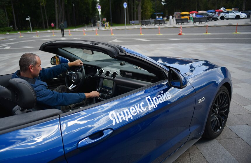 Выставка в честь Дня каршеринга состоялась на Северном речном вокзале 15 фото