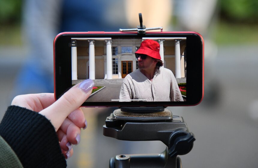 Спектакль "12 стульев" прошел на ВДНХ 2 фото